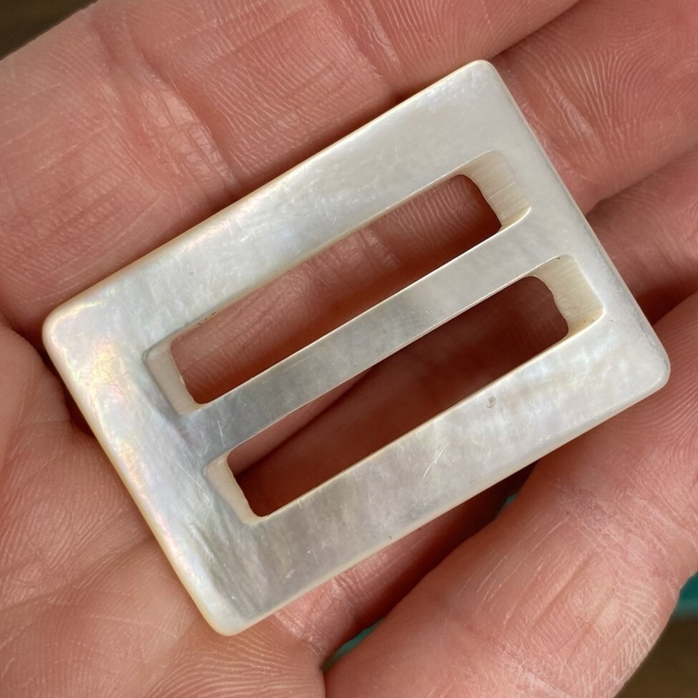 2 VTG Mother Of Pearl Ivory Irridescent Shell Scarf Slide/ Buckle Accessories - Picture 5 of 9